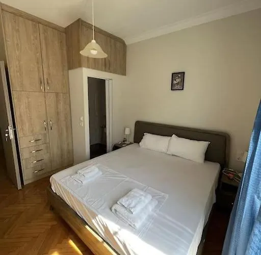 Beautiful 2-Bedroom Close To Metro