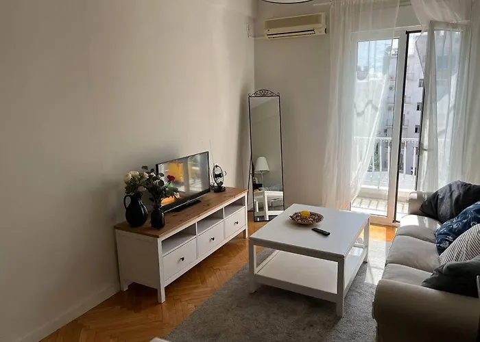 Beautiful 2-Bedroom Close To Metro